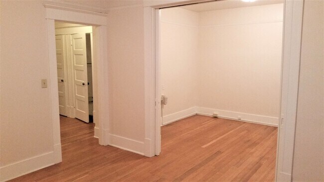 Photo - Roxbury Apartments