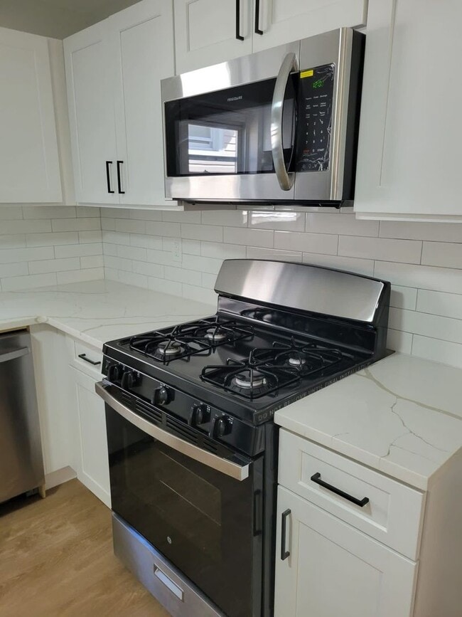 102 Evergreen St Unit 2R