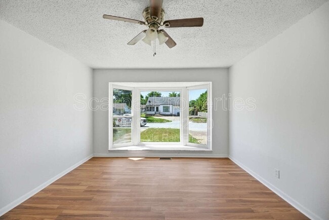 Photo - 313 E Woodrow Pl