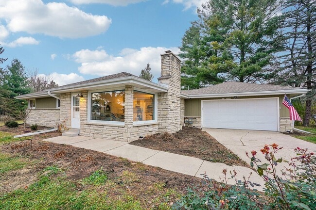 Photo - N45W24568 Lindsay Rd