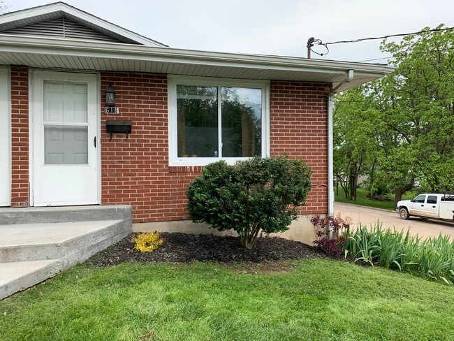 Building Photo - 618 N Ohio St Rental