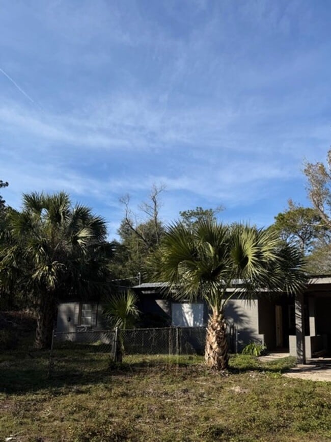 Building Photo - Newly renovated 3 bed 2 bath home in private area