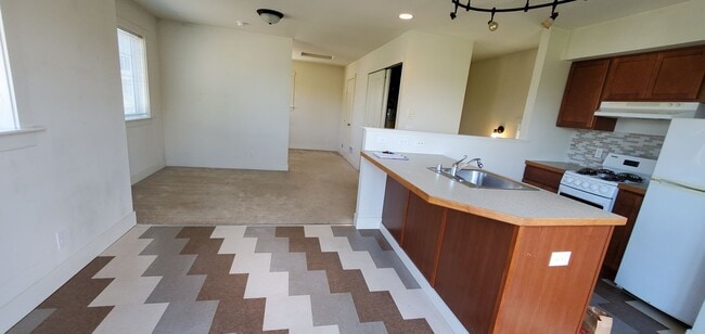 Photo - 1107 High St Unit #102