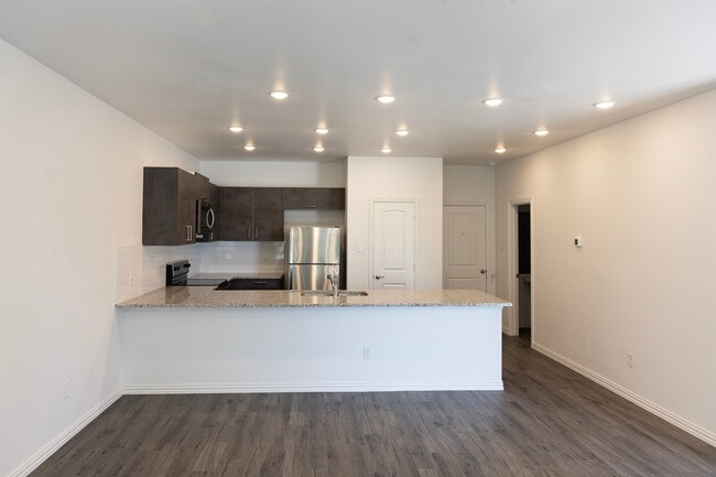 Photo - 2913 Aiden Ln