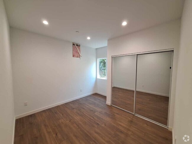Building Photo - 14306 Osborne St Rental