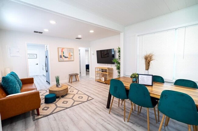 Photo - Homey Cozy Newly Renovated Stylish & chic