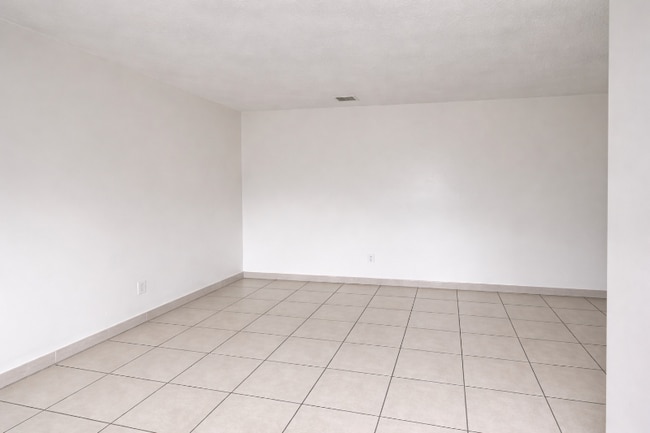 Photo - 6151 Eaton St Unidad 13