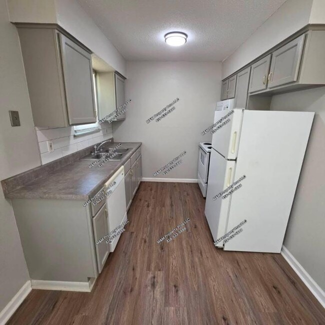 Photo - 408 NE Westwind Dr