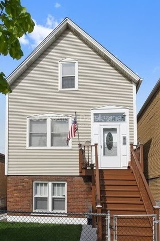 Building Photo - 3100 N Sacramento Ave Unit 2
