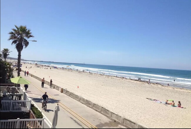 Live right on the Ocean, Watch this all day! - 3261 Ocean Front Walk Apartments Unit 2A