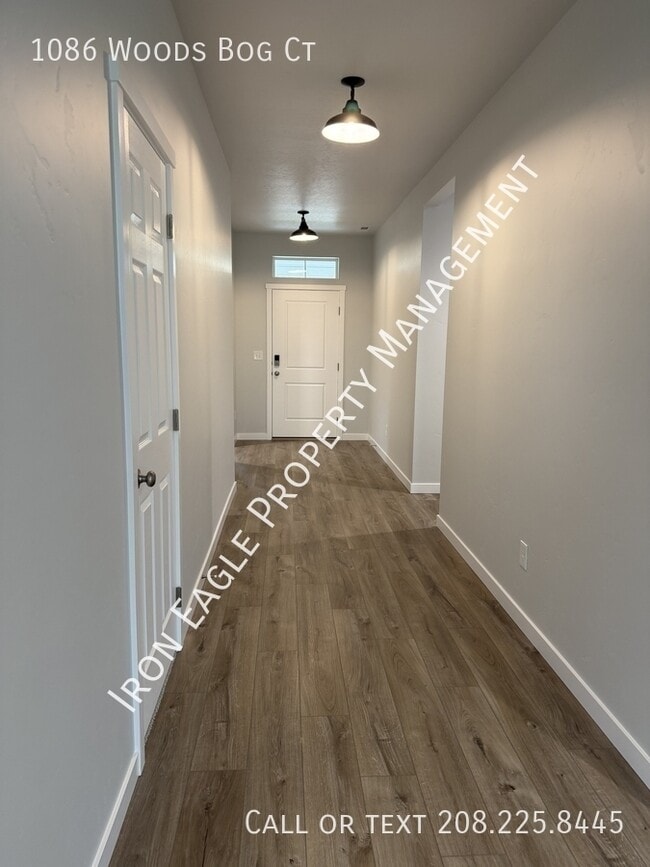 1086 Woods Bog Ct