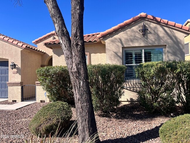 2208 E Indian Wells Dr