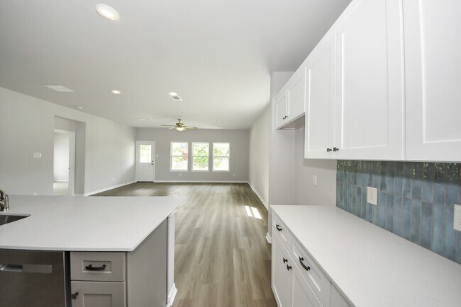 Photo - 638 Stovall Dr