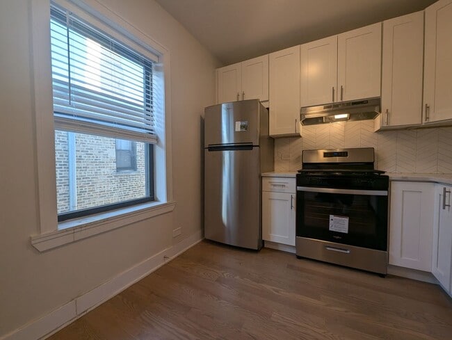 4602 N Winchester Ave Unit 1E