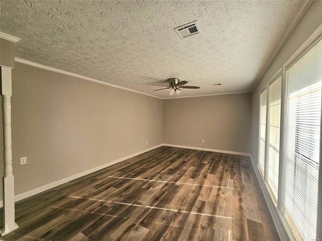 Photo - 105 Oak St