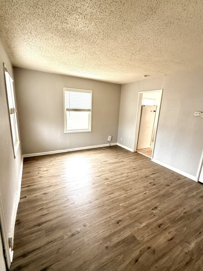 Photo - 9534 Charlotte St