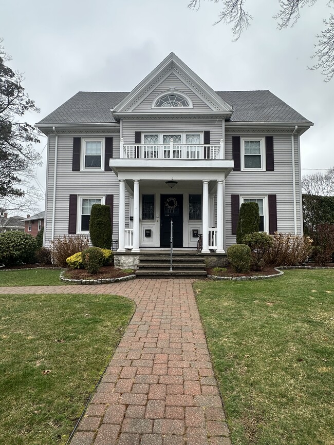 Building Photo - 14 Mishawum Rd Unit 14 Mishawum Road  1