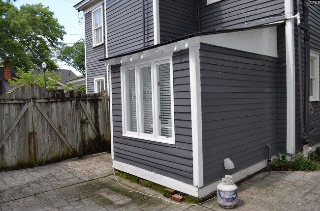 Photo - 916 Chester St