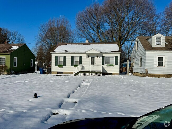 Building Photo - 243 Harwood Ave Rental