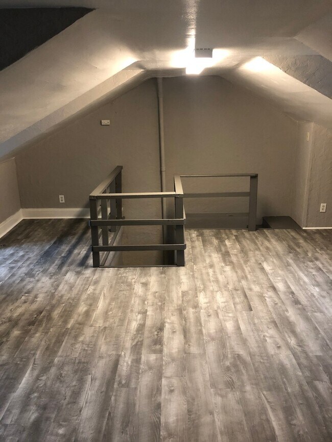 Building Photo - 1818 Larkins Wy Unit Apt. #2