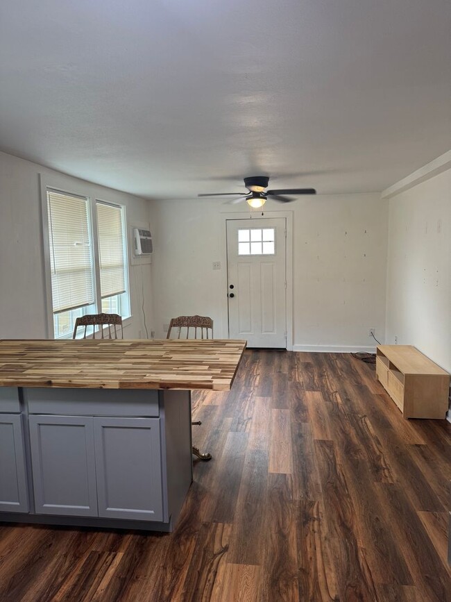 Photo - Cute 1/1 Apartment Near Downtown Bryan!