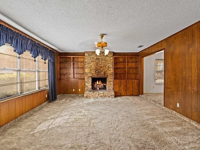 Photo - 2600 Redbud St