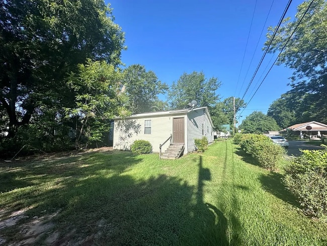 Photo - 1096 Fountain St