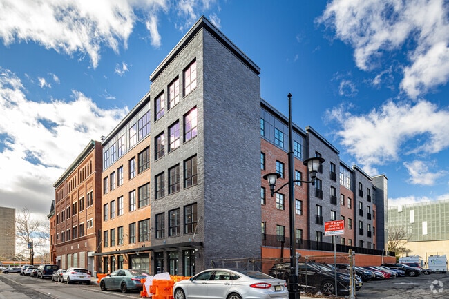 Building Photo - 289-293 Halsey St Rental