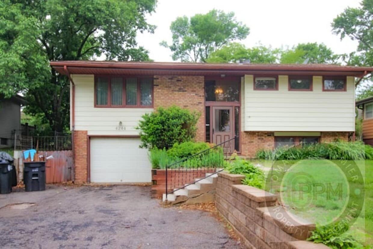 3 Bedroom 1.5 Bathroom Home Located Minute... - 3 Bedroom 1.5 Bathroom Home Located Minute...