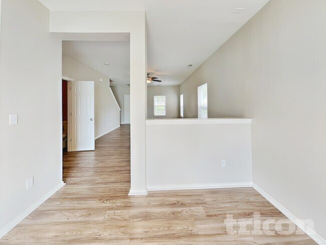 Photo - 969 Willow Creek Dr