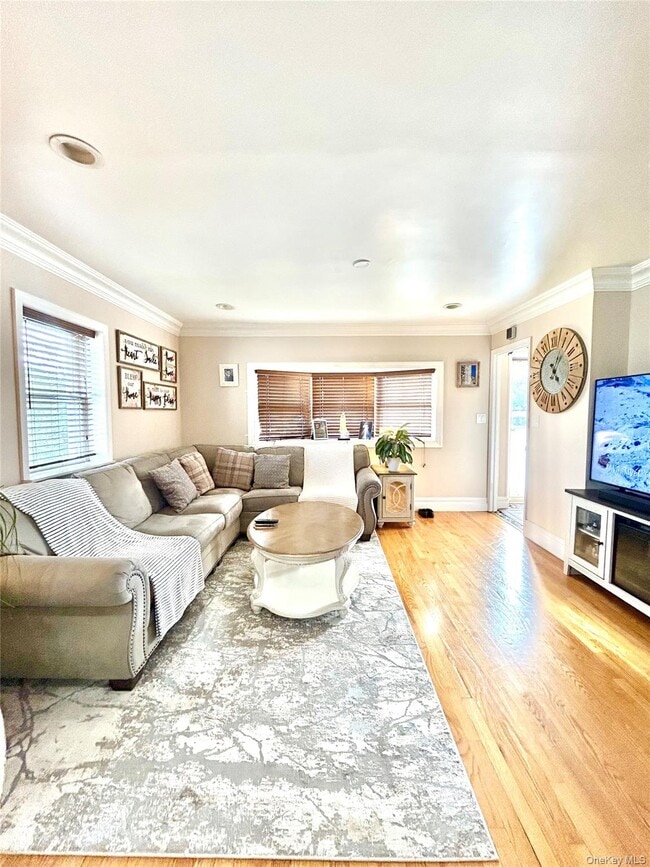 Photo - 745 S Oyster Bay Rd