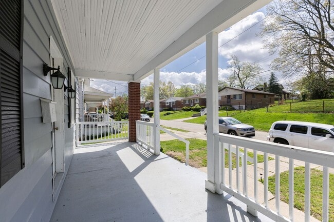 Photo - PRICE HILL - Stunning 4 bed 2 bath on quiet cul de sac street