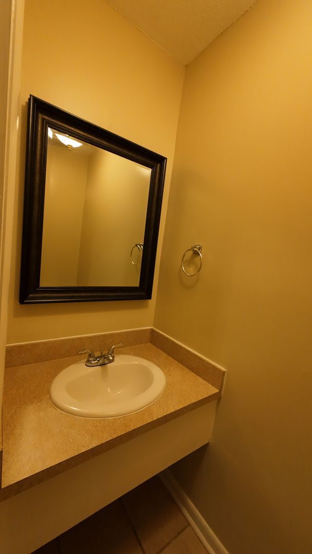 Photo - 1/1.5 Townhome in Springhill Place