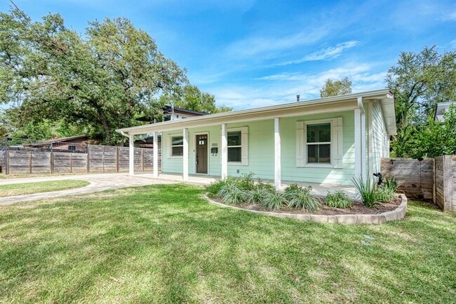 Building Photo - 1703 Hillcrest Ln Rental
