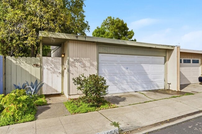 Photo - 1855 Forest Ct