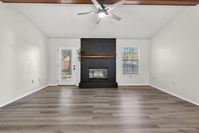 Photo - 121 Campbell St
