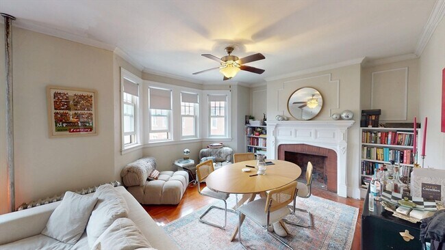 Building Photo - 1213 Beacon St Unit 4
