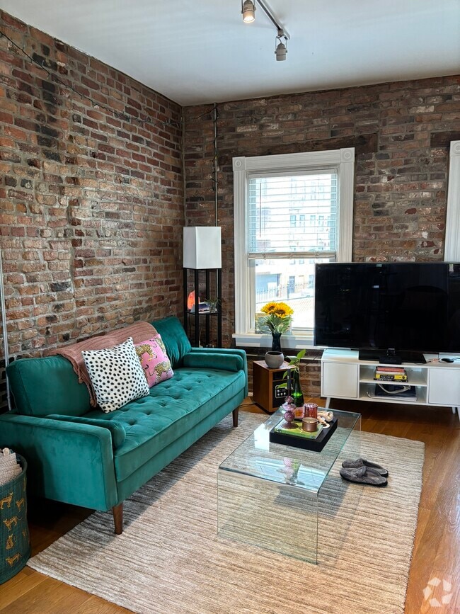 Building Photo - 56 Snow Hill St Unit 2 Rental