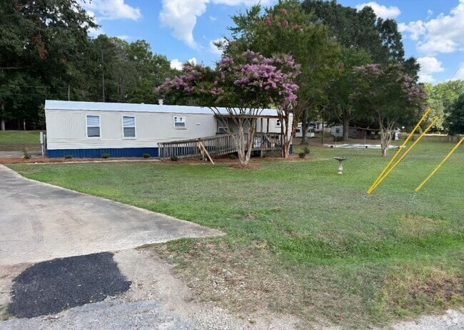 Building Photo - 2 Bedroom Mobile Home Close to Wren
