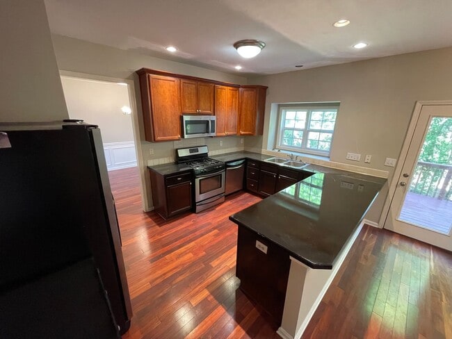 Photo - Large Home with Walkout Basement & Wet Bar For Rent