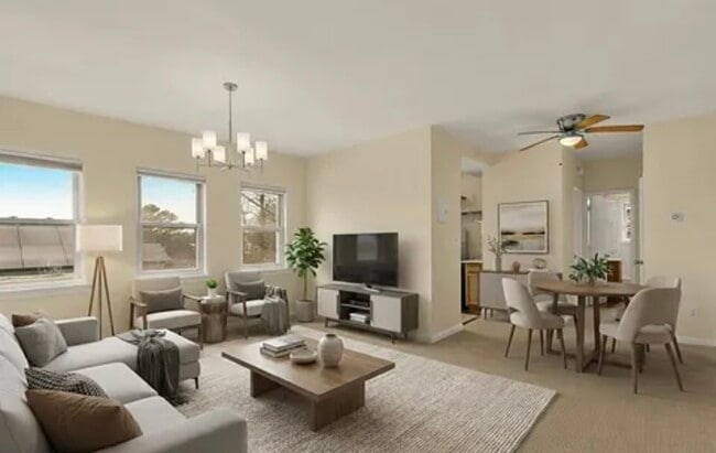 Building Photo - 825 48th Pl NE Unit 1