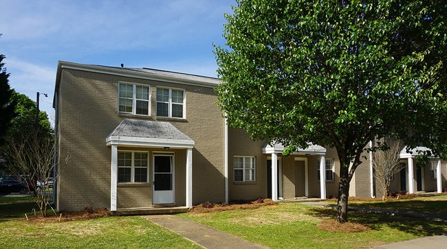 Oaks Apartments - Oaks Apartments