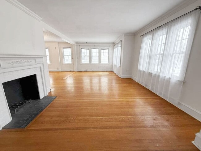 Building Photo - 18231 Winslow Rd Unit Down