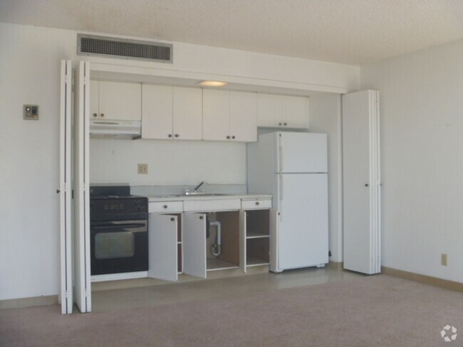 Building Photo - Studio at the Makaha Valley Towers Rental