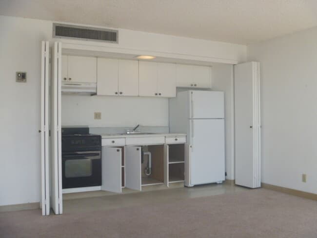 Building Photo - Studio at the Makaha Valley Towers Rental