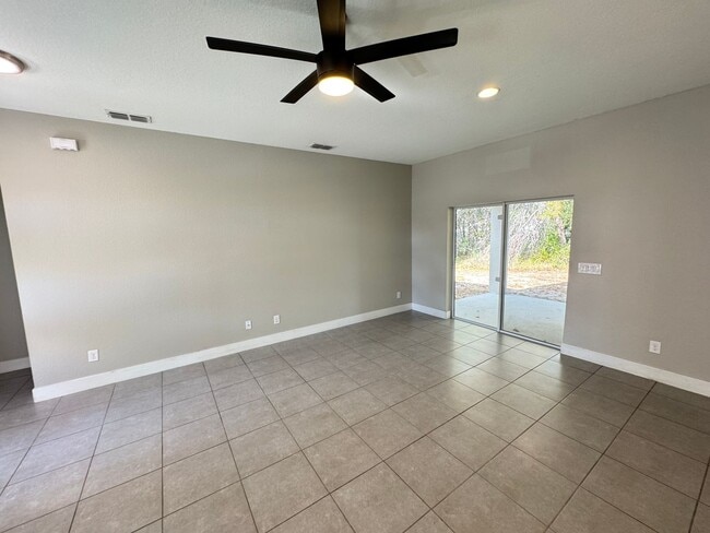 Photo - Beautiful 4 Bedroom, 2 Bathroom Home in Poinciana!!