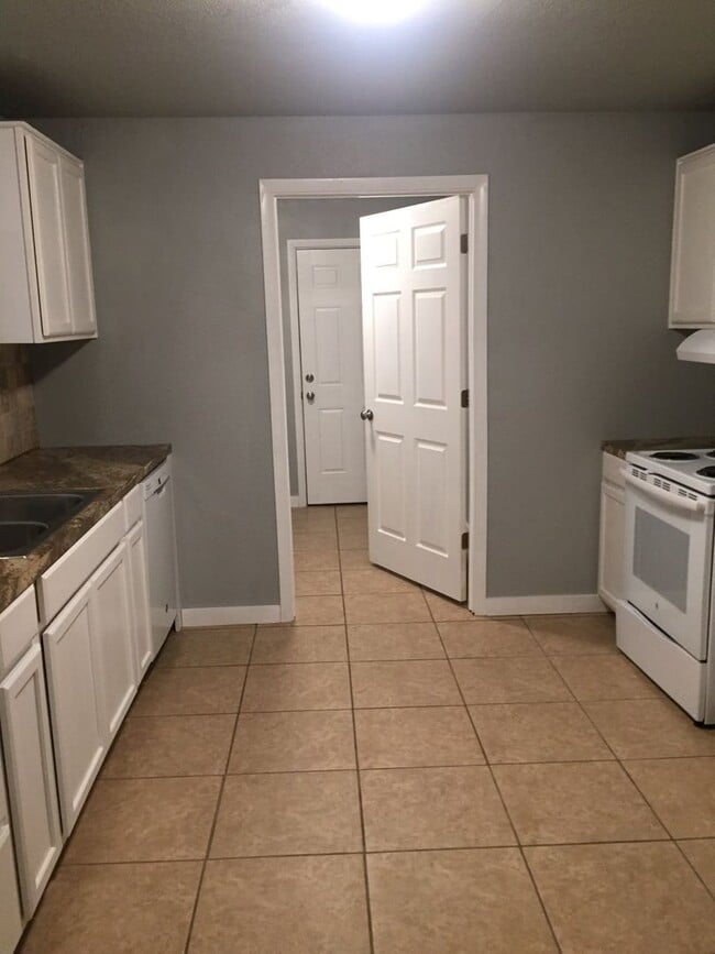 Photo - 1123 W Maple Ave