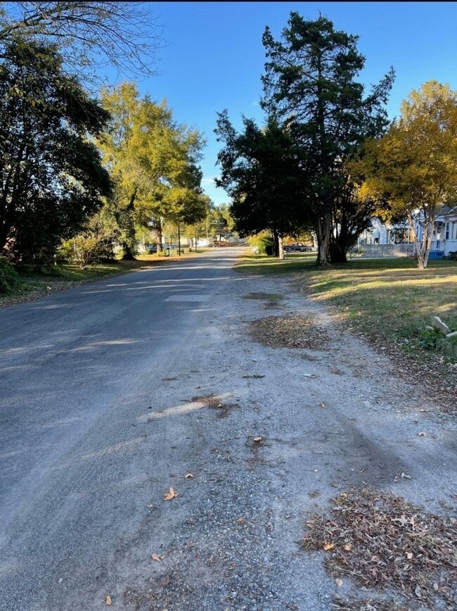 Photo - 3 bed house in Henrico County! Alle electric, Central HVAC, large yards, laundry Rva North side!