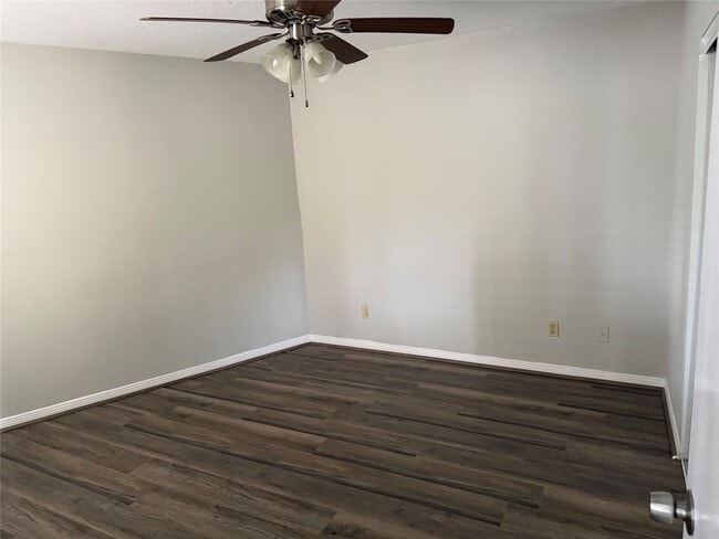 Photo - 6107 Snug Harbor Blvd Unidad L11