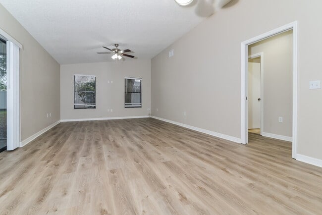 Photo - 336 Shorewood Dr